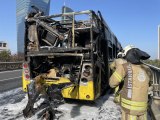 Beşiktaş'ta İETT otobüsü yanarak kullanılamaz hale geldi