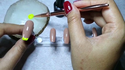 Design French Nails Stiletto Line dan Design