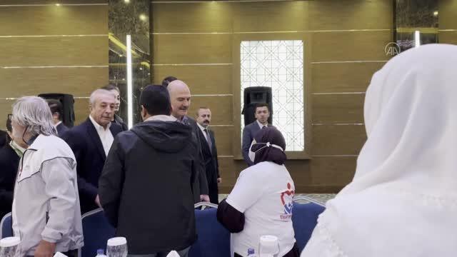 Diyarbakır haberi: DİYARBAKIR - İçişleri Bakanı Süleyman Soylu, Diyarbakır anneleri ile bir araya geldi