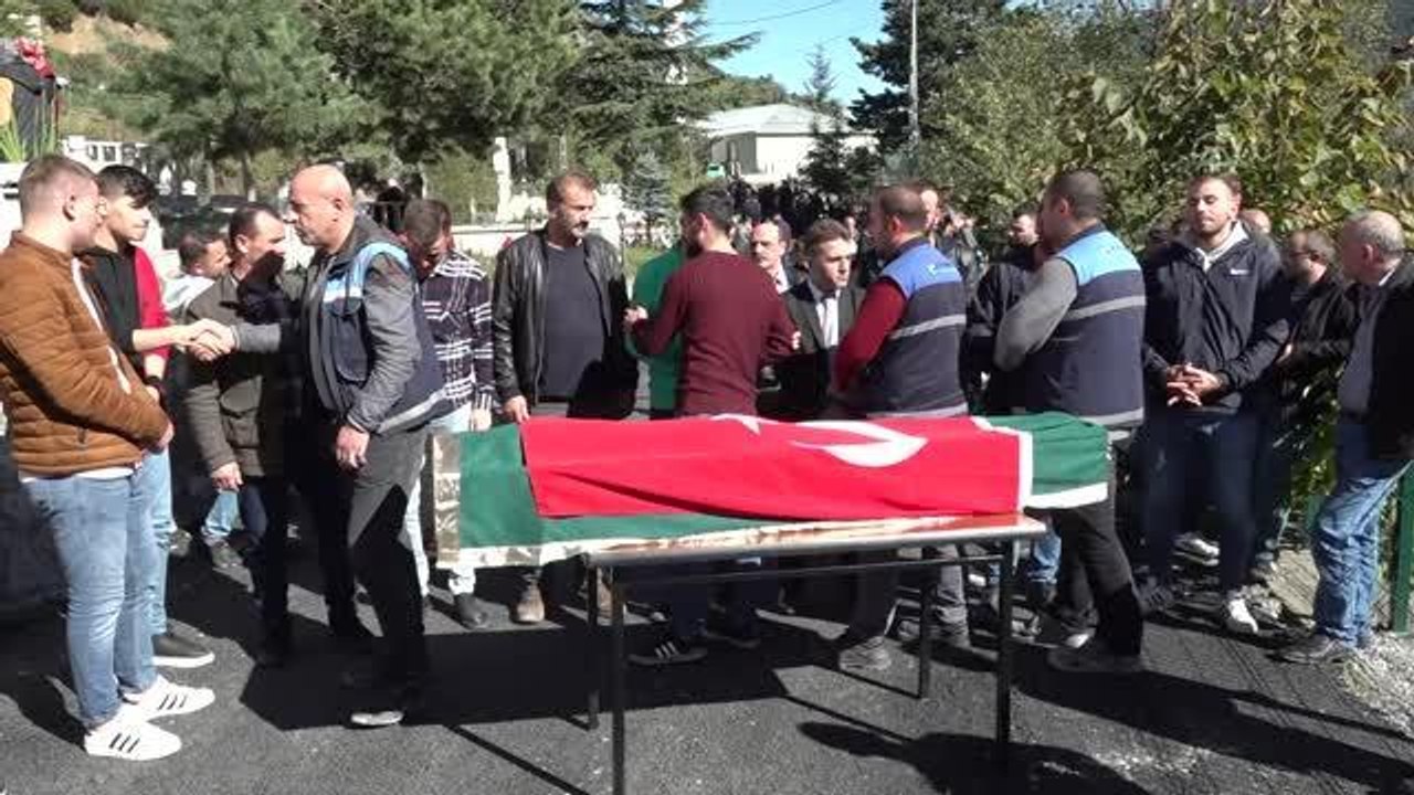 Son dakika haberleri! Orman işçilerini taşıyan kamyonetin devrildiği kazada ölen sürücünün cenazesi defnedildi