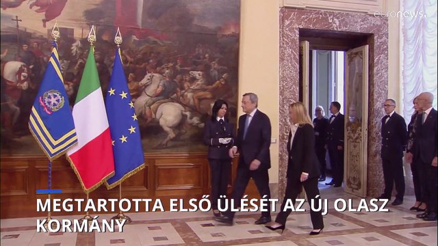 Mostantól Giorgia Meloni csenget az olasz kormányüléseken