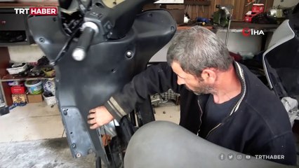 20 yıldır görmeden motosiklet tamir ediyor