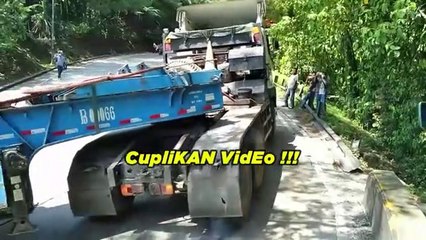 Terjadi Insiden Rem Blong, Truk Muatan Oversize Kesulitan Saat Melewati Longsor Sitinjau Lauik