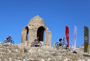 Mardin spor haberleri... Mardin'de bisikletçiler, Dara Antik Kenti'nde pedal çevirdi