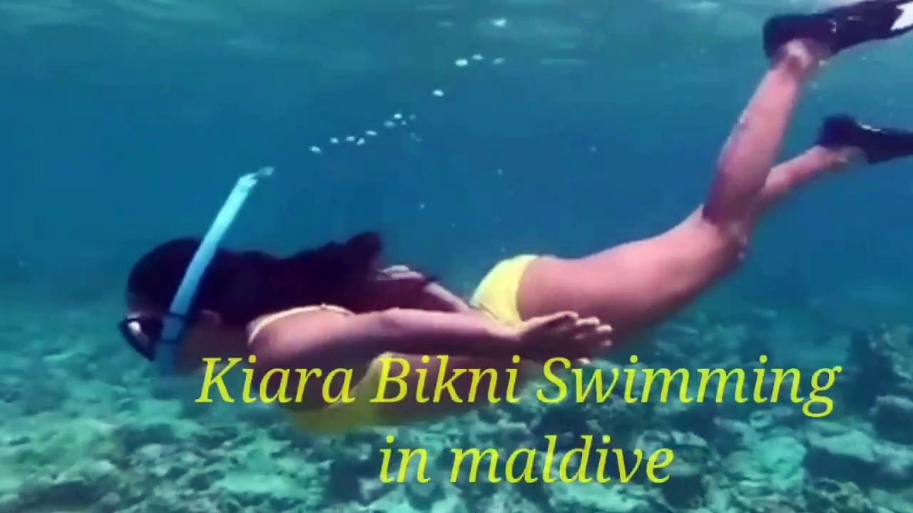 Beautiful kiara advani Video at beatch in Red Bikni Dress