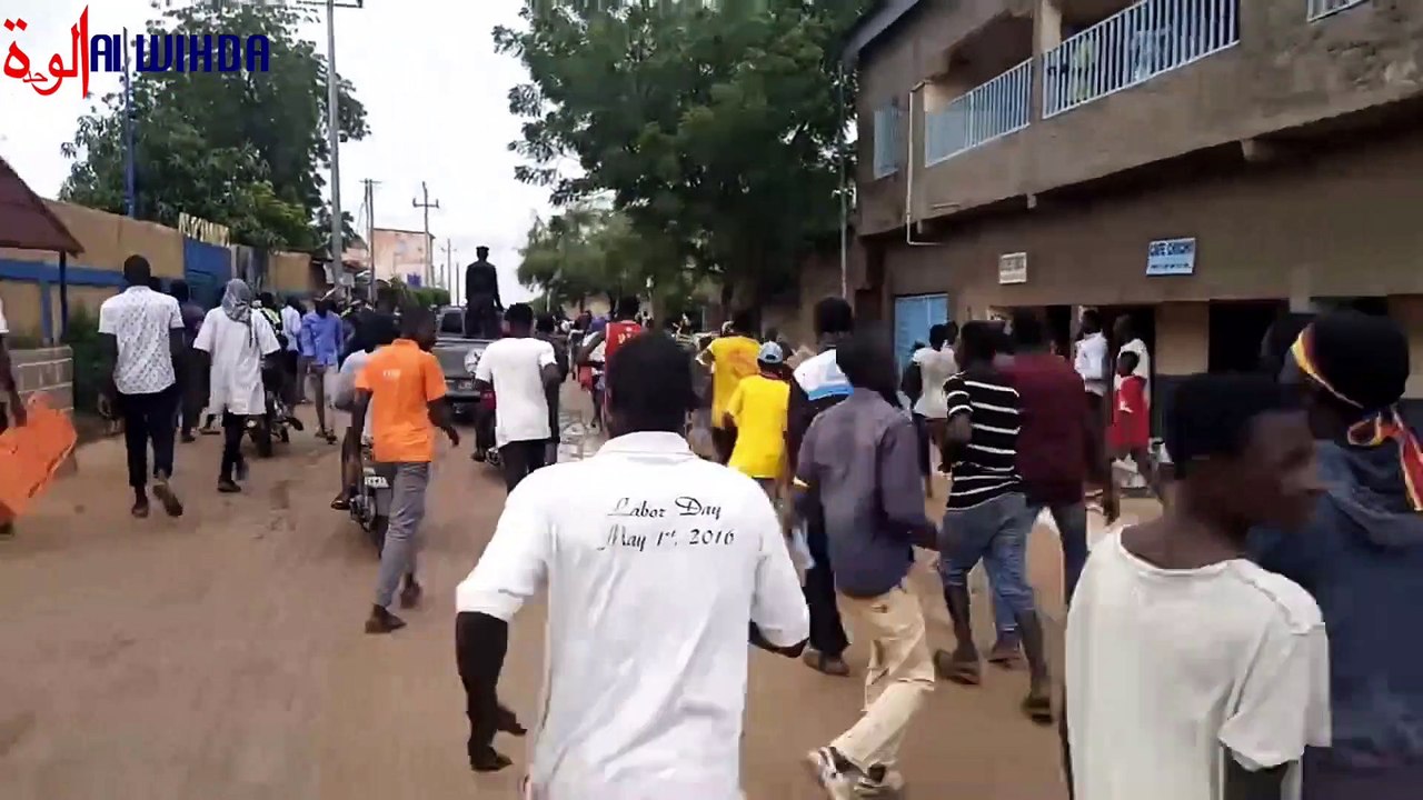 Tchad : des policiers acclamés par des militants des Transformateurs