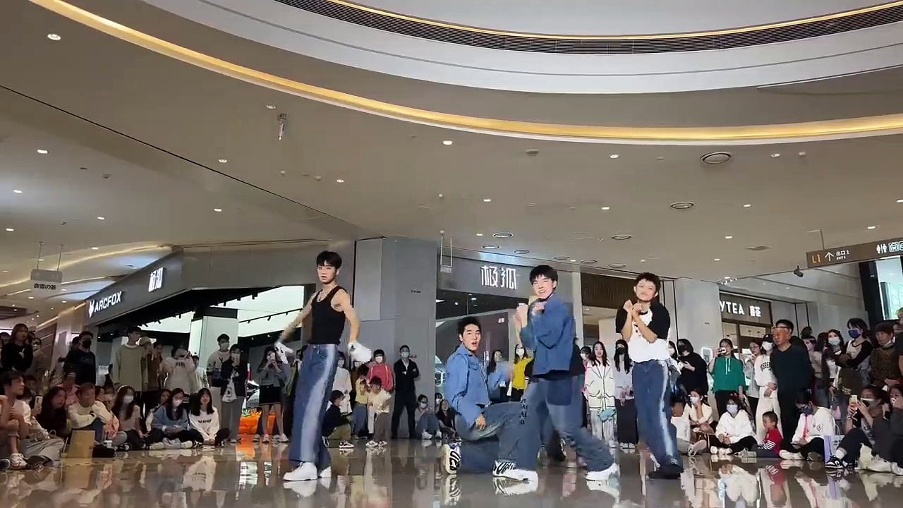 [K-POP IN PUBLIC] LE SSERAFIM（르세라핌）- ' ANTIFRAGILE' Dance Cover By 985 From HangZhou