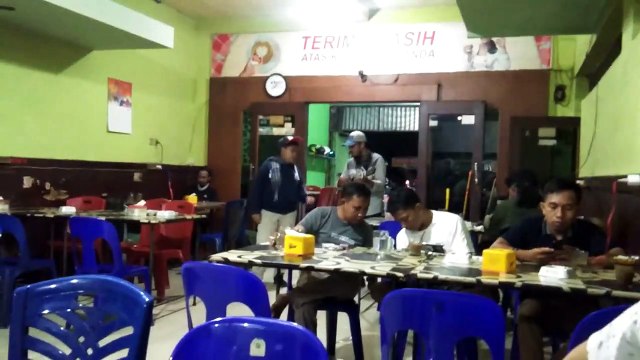 Pengamen Cilik Ini Suaranya Merdu Banget