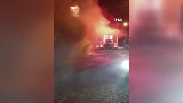 Park halindeyken alev alan halk otobüsü kullanılamaz hale geldi