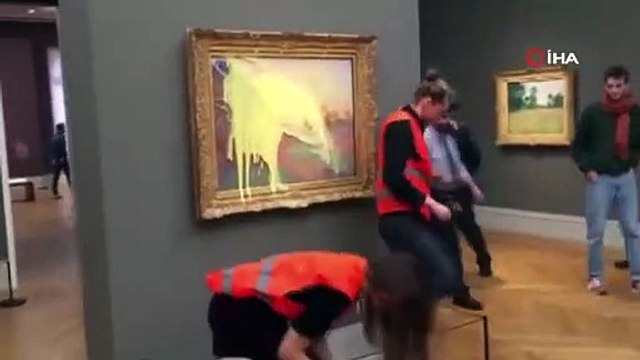 İklim aktivistleri 110 milyon dolarlık tabloya patates püresi fırlattı
