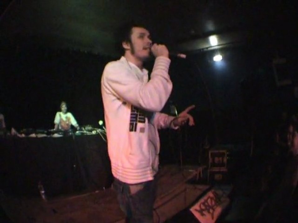 James Delleck slam en live