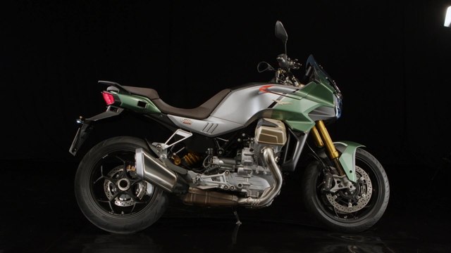 Moto Guzzi V100 Mandello S Design in Studio