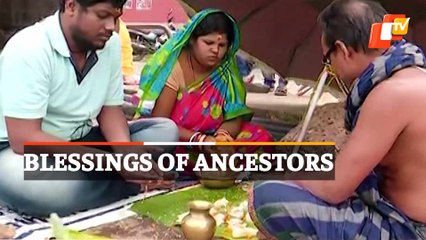 Paya Shraddha offered ancestors Deepavali in Bindusagar, Bhubaneswar