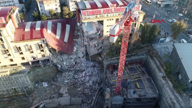 Arel Üniversitesi binasındaki çökme kameralara yansıdı