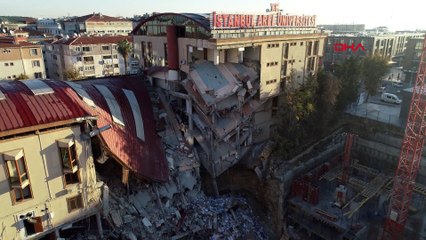 Küçükçekmece'de üniversite binasındaki hasar drone ile görüntülendi