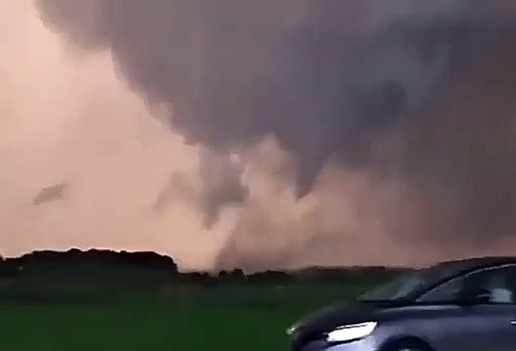 Les images effroyables de la tornade à Buhicourt dans le Pas-De-Calais