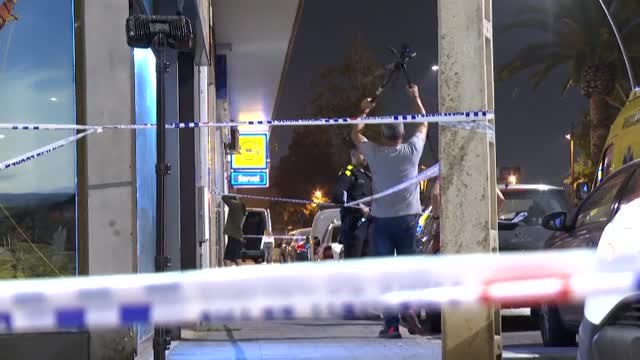 Un joven intenta matar a su padre y posteriormente se atrinchera en su casa en Castelldefels