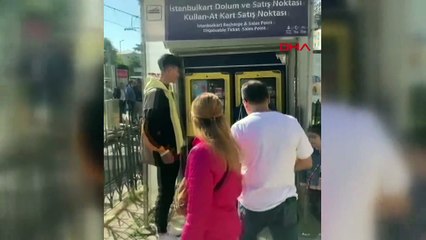 Turistlere iki katı fiyatla İstanbulkart satan fırsatçılar kameraya yakalandı