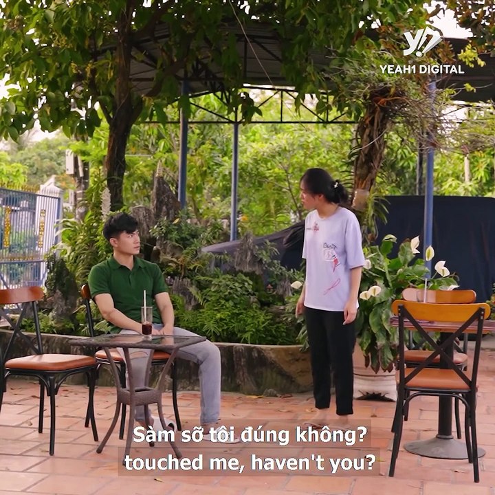 Con gái đi làm xa bị gạt hết tiền. Mẹ già lên tận nơi tìm con gái quay về.