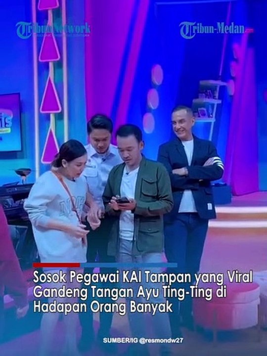 BERITA!! Soso Pegawai KAI Tampan Viral Sedang Menggandeng Ayu Ting-Ting di Hadapan Banyak Orang