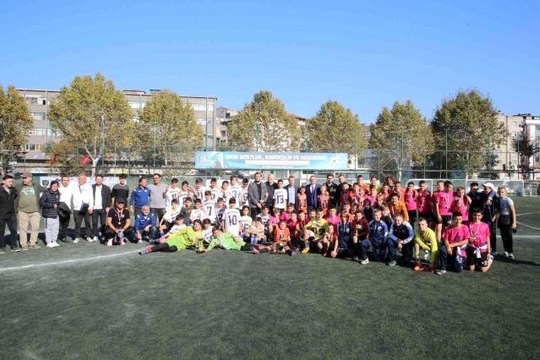 Bingöl haber: Genç Yaş Futbol şampiyonasına Bayrampaşa ev sahipliği yaptı