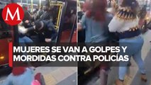 En CdMx, mujeres presuntamente en estado de ebriedad agreden a policías en Metrobús