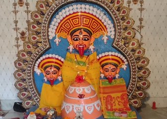 মাটির তলায় জন্ম শক্তির, তিনমাথা কালীর আরাধনা হয় এই স্থানে