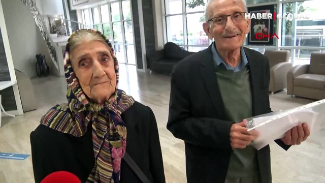Sağlık ocağında tanıştılar! 90 yaşındaki gelin ile 77 yaşındaki damat nikah masasında