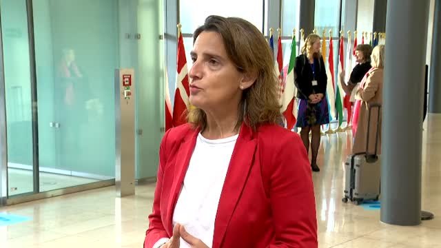 Ribera defiende que la UE acelere la descarbonización de su economía a pesar del aumento temporal del consumo de gas y carbón