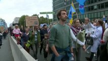 Miles de manifestantes climáticos protestan en Bruselas dos semanas antes de la cumbre de la ONU