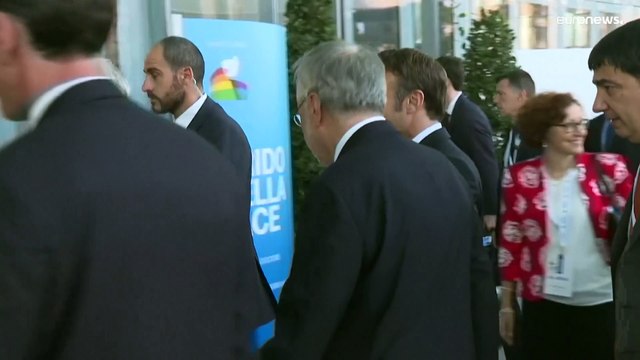 Макрон выступает за мир, но не на любых условиях