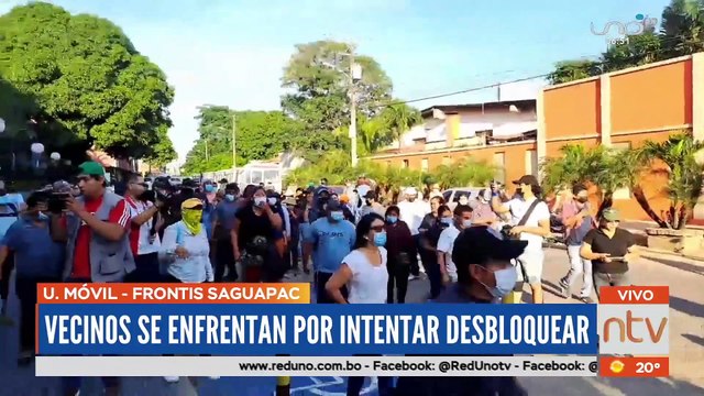 Desbloqueadores provocan actos vandálicos en las afueras de Saguapac con quema de llantas y pintarrajeo del frontis.