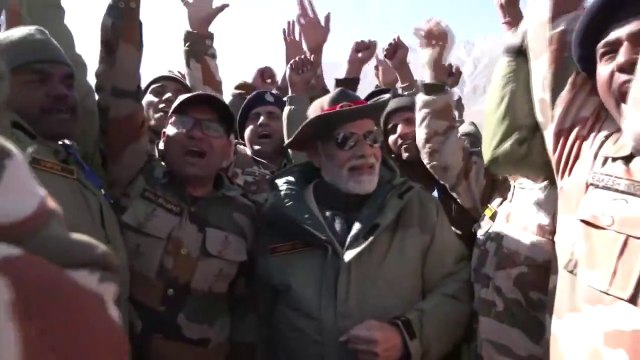 PM Modi offers sweets to the Jawans _ Bharat Mata Ki Jai chants reverberate across Kargil