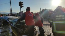 Son dakika haberi... BALIKESİR - Hafif ticari araç ile otomobilin çarpıştığı kazada 1 kişi öldü