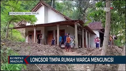 Longsor Timpa Rumah Warga Mengungsi