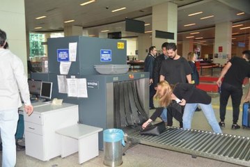 Türkiye'ye 3 yılda 1 adet cep telefonu getirme hakkına sıkı denetim