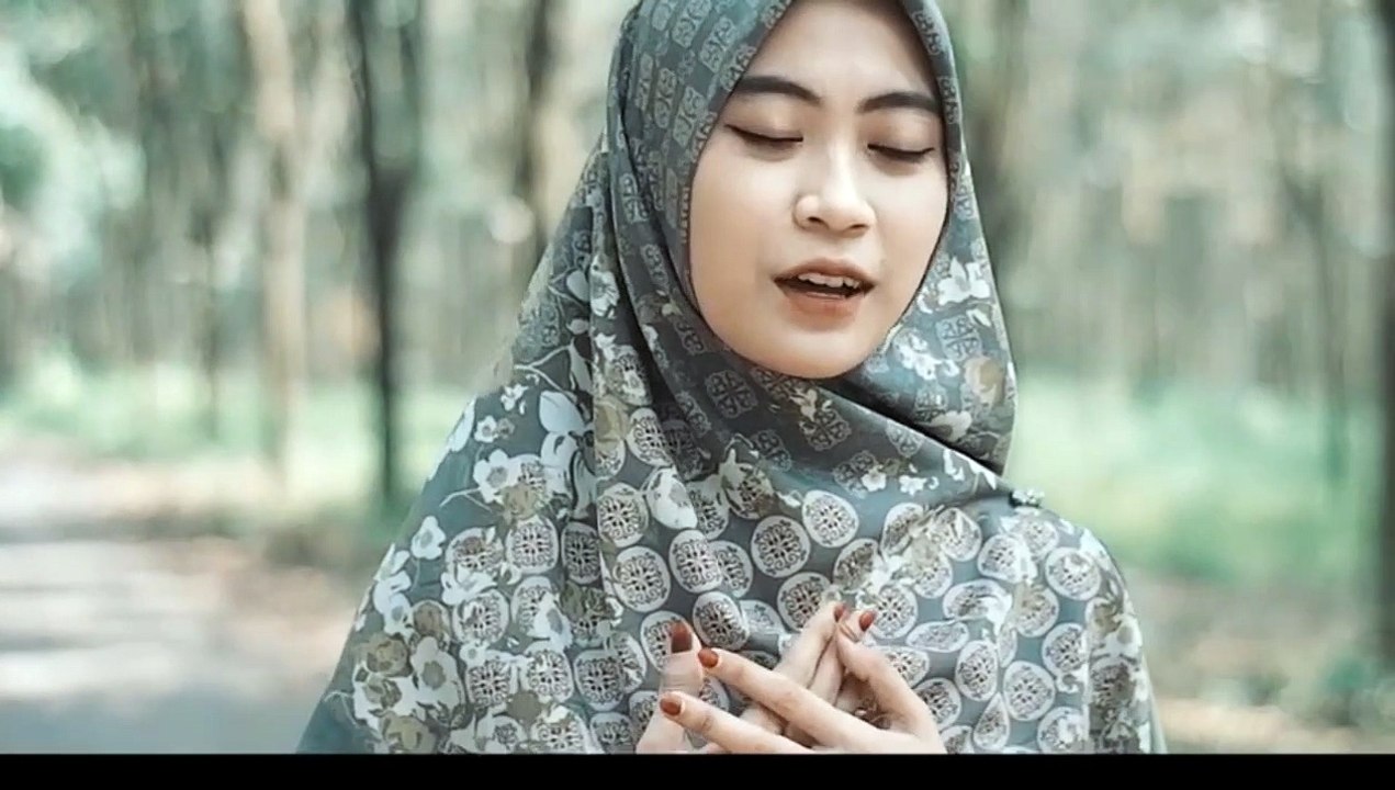 Dj sholawat terbaru 2022 bass gleeer, (Lii khomsatun) cover by Ella fitriyani