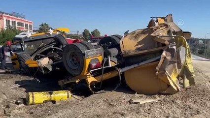 Büyükçekmece'de devrilen kamyondaki sürücü hafif yaralandı