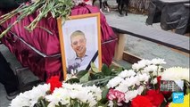 Familias rusas entierran los cuerpos de reservistas enviados a combatir en Ucrania
