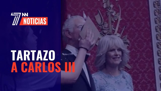 Tartazo a Carlos III, ecologistas vandalizan su estatua de cera