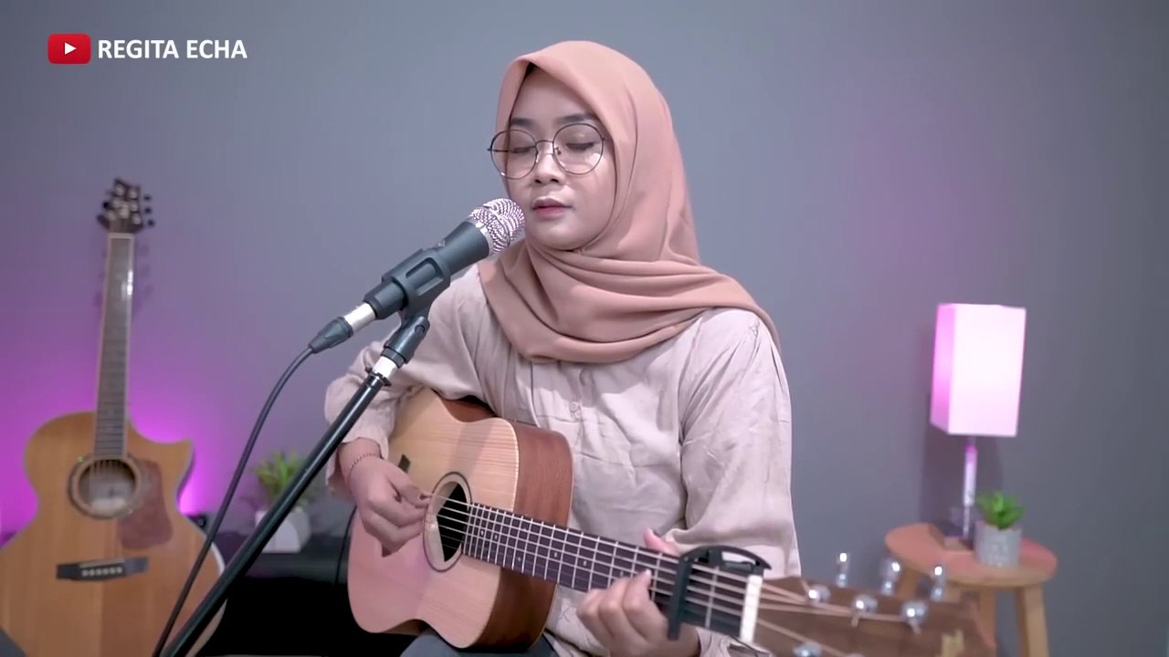 BEBASKAN DIRIKU - ARMADA ( COVER BY REGITA ECHA )