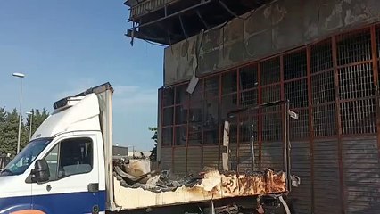 Incendio en una gasolinera okupada en San Martí