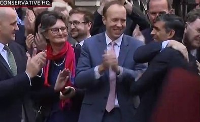 Download Video: How's that for social distancing, Matt? Ex-health secretary Hancock is SNUBBED by former Cabinet rival Rishi Sunak as he waits to greet the new party leader with a handshake at Tory HQ - ahead of an expected ministerial reshuffle TOMORROW