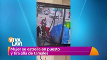 Mujer tropieza y se estrella contra puesto de tamales