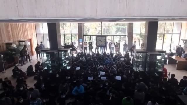 Continúan las protestas en Irán 40 días después de la muerte de Mahsa Amini