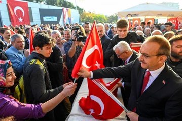 Cumhuriyet'in 99. yılında Türk bayraksız ev kalmayacak
