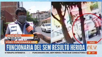 "Se negó a pagar una multa". Conductora se llevó a trabajadora del SEM sobre el capó de su auto