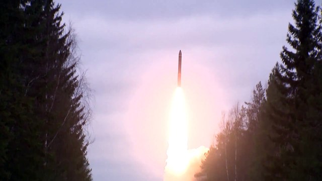 Maniobras con misiles intercontinentales móviles de emplazamiento terrestre Yars.