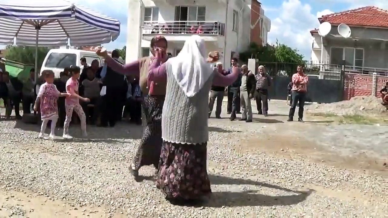 Sındırgı Çılbırcı Pelitörenli Teyzelerim Kaşık Oyunu