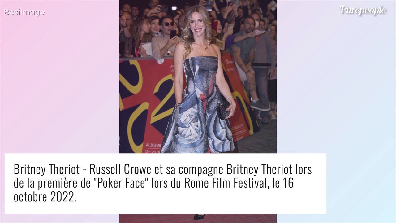 Russell Crowe : premier tapis rouge avec sa sublime et jeune compagne à Rome, un couple très complice